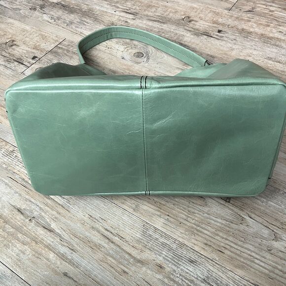 Hobo SENECA Shoulder Bag Jade Green EUC Genuine Leather Tote Patent Leather Gold - Picture 10 of 10